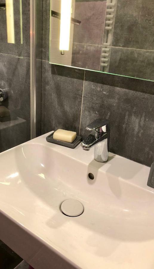 Appartement Versailles Quartier Notre Dame Au Pied Du Chateau Avec Parking מראה חיצוני תמונה