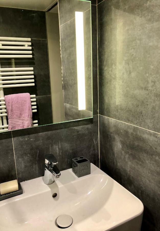 Appartement Versailles Quartier Notre Dame Au Pied Du Chateau Avec Parking מראה חיצוני תמונה